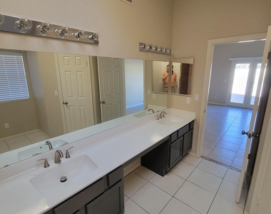 6320 W Shaw Butte Drive - Photo Thumbnail 16