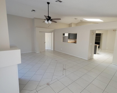 6320 W Shaw Butte Drive - Photo Thumbnail 12
