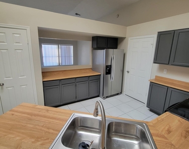 6320 W Shaw Butte Drive - Photo Thumbnail 2