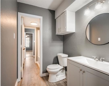 4919 Geddes Avenue - Photo Thumbnail 13
