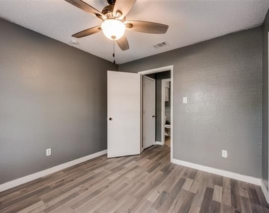 4919 Geddes Avenue - Photo Thumbnail 9