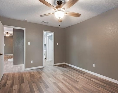 4919 Geddes Avenue - Photo Thumbnail 16