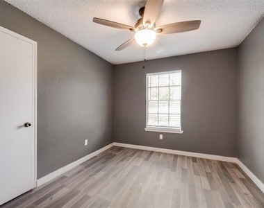 4919 Geddes Avenue - Photo Thumbnail 8