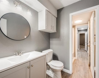 4919 Geddes Avenue - Photo Thumbnail 10