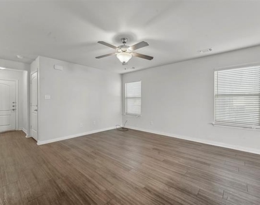 727 W Johnson Street - Photo Thumbnail 7