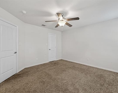 727 W Johnson Street - Photo Thumbnail 10