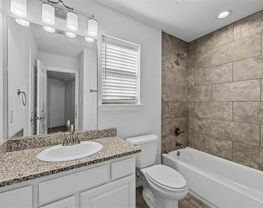 727 W Johnson Street - Photo Thumbnail 13