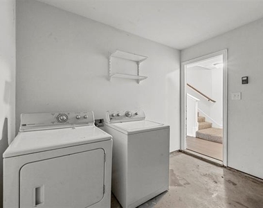 727 W Johnson Street - Photo Thumbnail 15