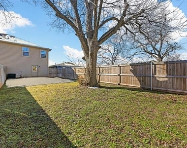 727 W Johnson Street - Photo Thumbnail 16