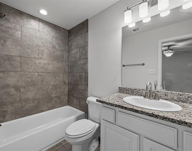 727 W Johnson Street - Photo Thumbnail 12