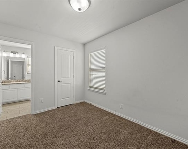 727 W Johnson Street - Photo Thumbnail 11