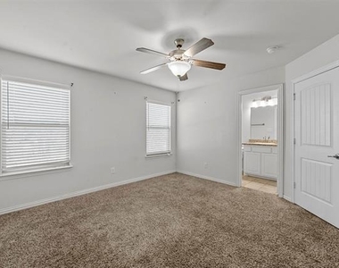 727 W Johnson Street - Photo Thumbnail 9