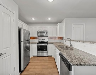 727 W Johnson Street - Photo Thumbnail 3
