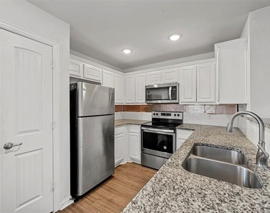 727 W Johnson Street - Photo Thumbnail 5