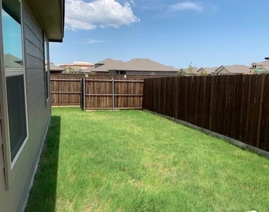 814 Rustic Meadows Trail - Photo Thumbnail 10
