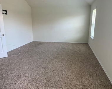 814 Rustic Meadows Trail - Photo Thumbnail 4