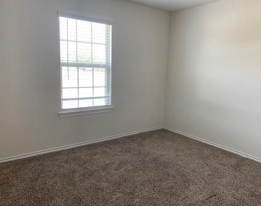 814 Rustic Meadows Trail - Photo Thumbnail 8