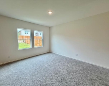 2305 States Street - Photo Thumbnail 3