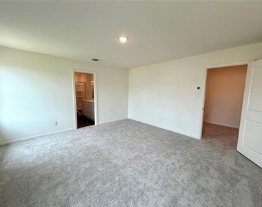 2305 States Street - Photo Thumbnail 8