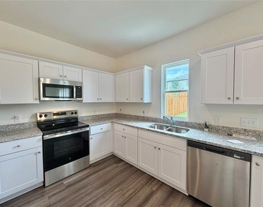2305 States Street - Photo Thumbnail 4