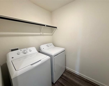 2305 States Street - Photo Thumbnail 15