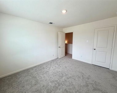 2305 States Street - Photo Thumbnail 14