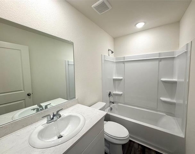 2305 States Street - Photo Thumbnail 12