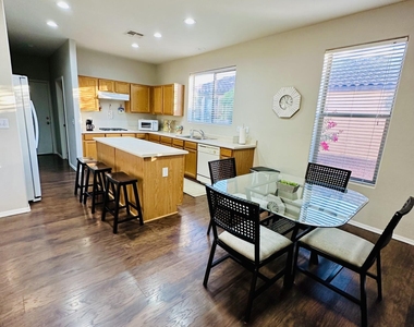 16474 W Remuda Drive - Photo Thumbnail 10