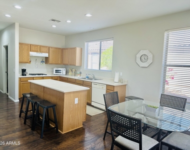 16474 W Remuda Drive - Photo Thumbnail 11
