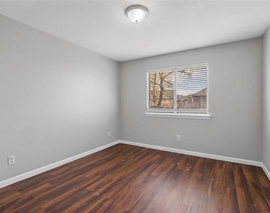 1716 Manor Garden - Photo Thumbnail 5
