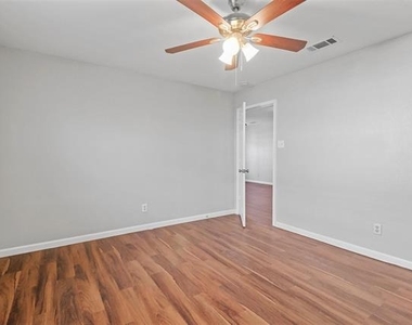1716 Manor Garden - Photo Thumbnail 9