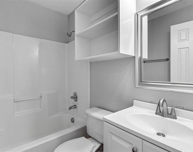 1716 Manor Garden - Photo Thumbnail 11