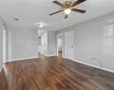 1716 Manor Garden - Photo Thumbnail 4