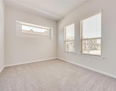 8340 Challenger Lane - Photo Thumbnail 23