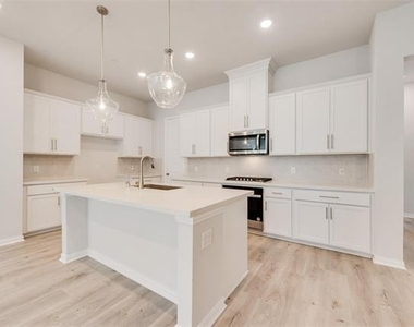 8340 Challenger Lane - Photo Thumbnail 14