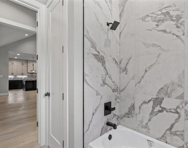 1064 Glenoaks Drive - Photo Thumbnail 16