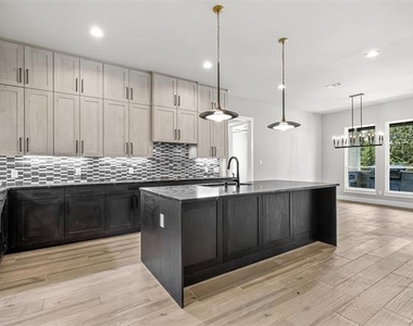 1064 Glenoaks Drive - Photo Thumbnail 8