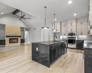 1064 Glenoaks Drive - Photo Thumbnail 10