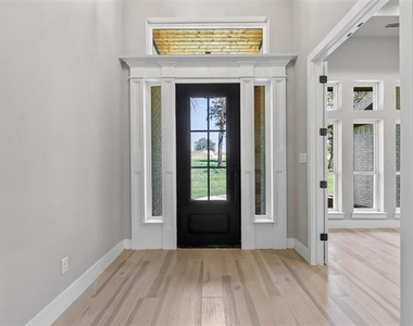 1064 Glenoaks Drive - Photo Thumbnail 5