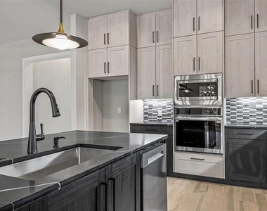 1064 Glenoaks Drive - Photo Thumbnail 11