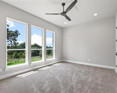 1064 Glenoaks Drive - Photo Thumbnail 20