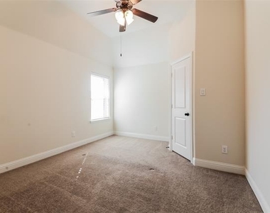 6213 Eldridge Lane - Photo Thumbnail 10