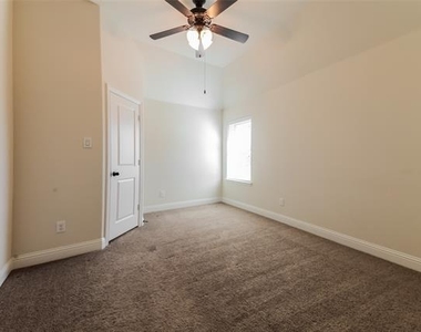 6213 Eldridge Lane - Photo Thumbnail 11