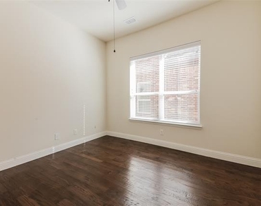 6213 Eldridge Lane - Photo Thumbnail 12
