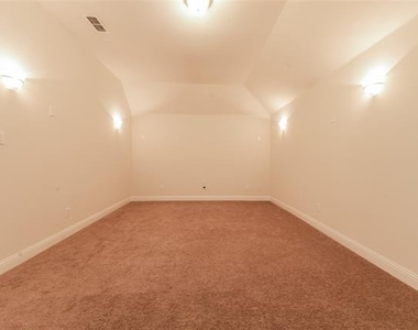 6213 Eldridge Lane - Photo Thumbnail 5