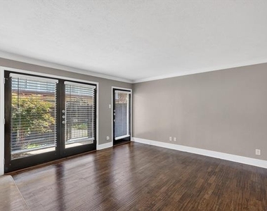5932 Sandhurst Lane - Photo Thumbnail 5