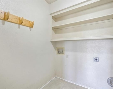 3719 Furneaux Lane - Photo Thumbnail 14