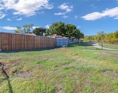 3719 Furneaux Lane - Photo Thumbnail 16