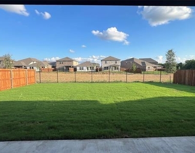 1407 Winters Way - Photo Thumbnail 20
