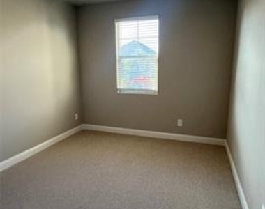 1407 Winters Way - Photo Thumbnail 9